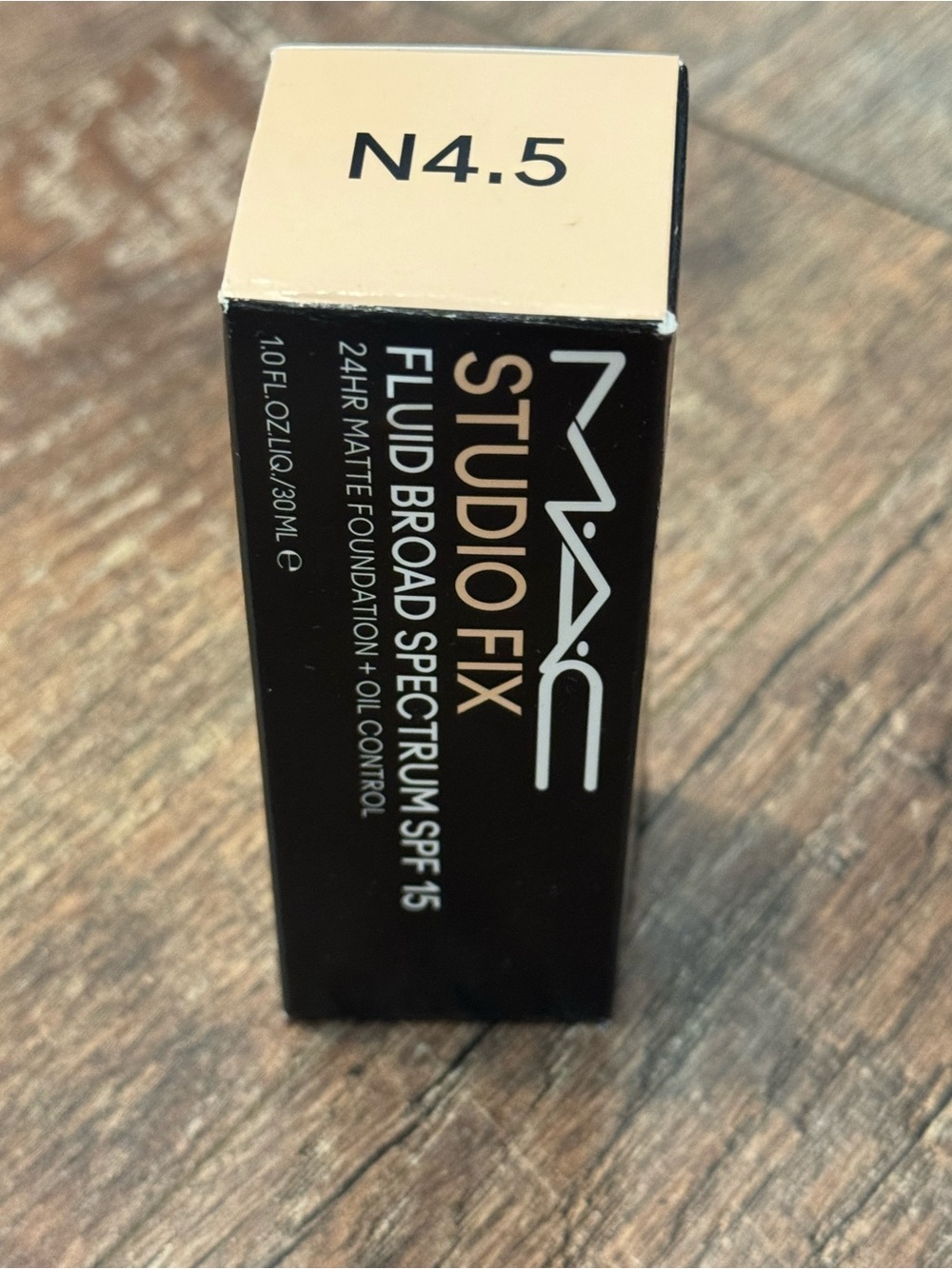 MAC Studio Fix Fluid Foundation Broad Spectrum SPF 15 N4.5